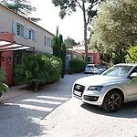 Les Jardins De - Parking Gratuit & Piscine Chauffee ホテル 3*