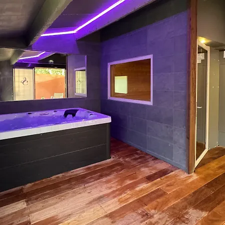 Les Jardins De - Parking Gratuit&piscine Chauffée Hotel