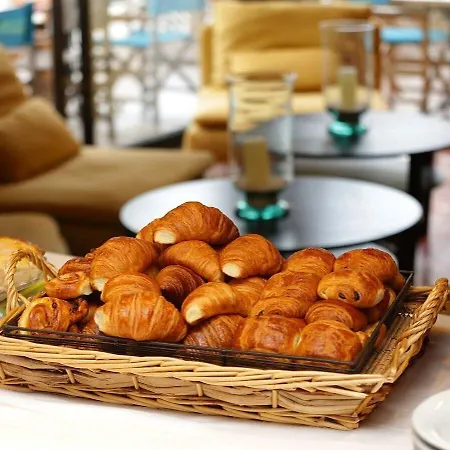 Hotel Les Jardins De - Parking Gratuit & Piscine Chauffee 3*