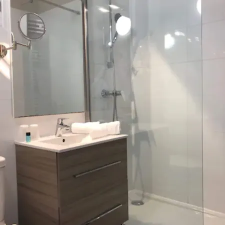 מלון Les Jardins De - Parking Gratuit & Piscine Chauffee 3*