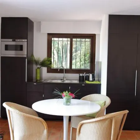 Les Jardins De - Parking Gratuit & Piscine Chauffee Hotel