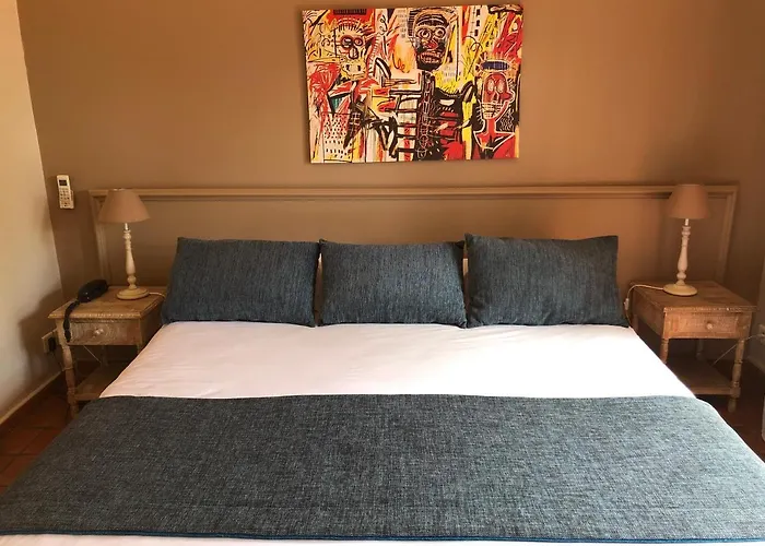 Отель Les Jardins De - Parking Gratuit & Piscine Chauffee 3*