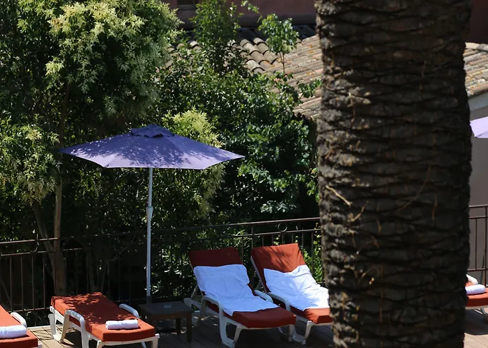 Les Jardins De - Parking Gratuit & Piscine Chauffee Отель Каси