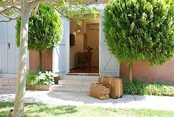 Отель Les Jardins De - Parking Gratuit & Piscine Chauffee