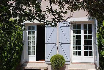 Отель Les Jardins De - Parking Gratuit & Piscine Chauffee