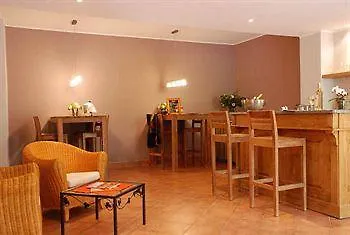 Les Jardins De - Parking Gratuit & Piscine Chauffee Отель 3*