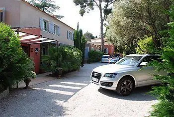 Les Jardins De - Parking Gratuit & Piscine Chauffee Отель 3*