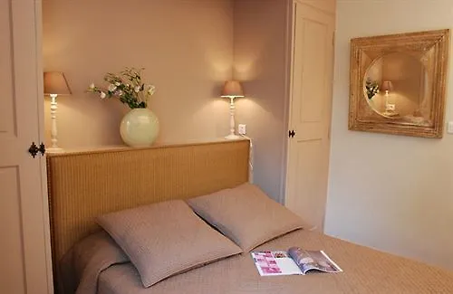 Les Jardins De - Parking Gratuit & Piscine Chauffee Отель 3*