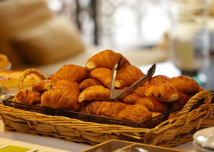 Les Jardins De - Parking Gratuit & Piscine Chauffee Отель Каси